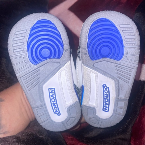 SIZE 4c / 9/10 condition/ no tears Jordan for toddler - Picture 5 of 5